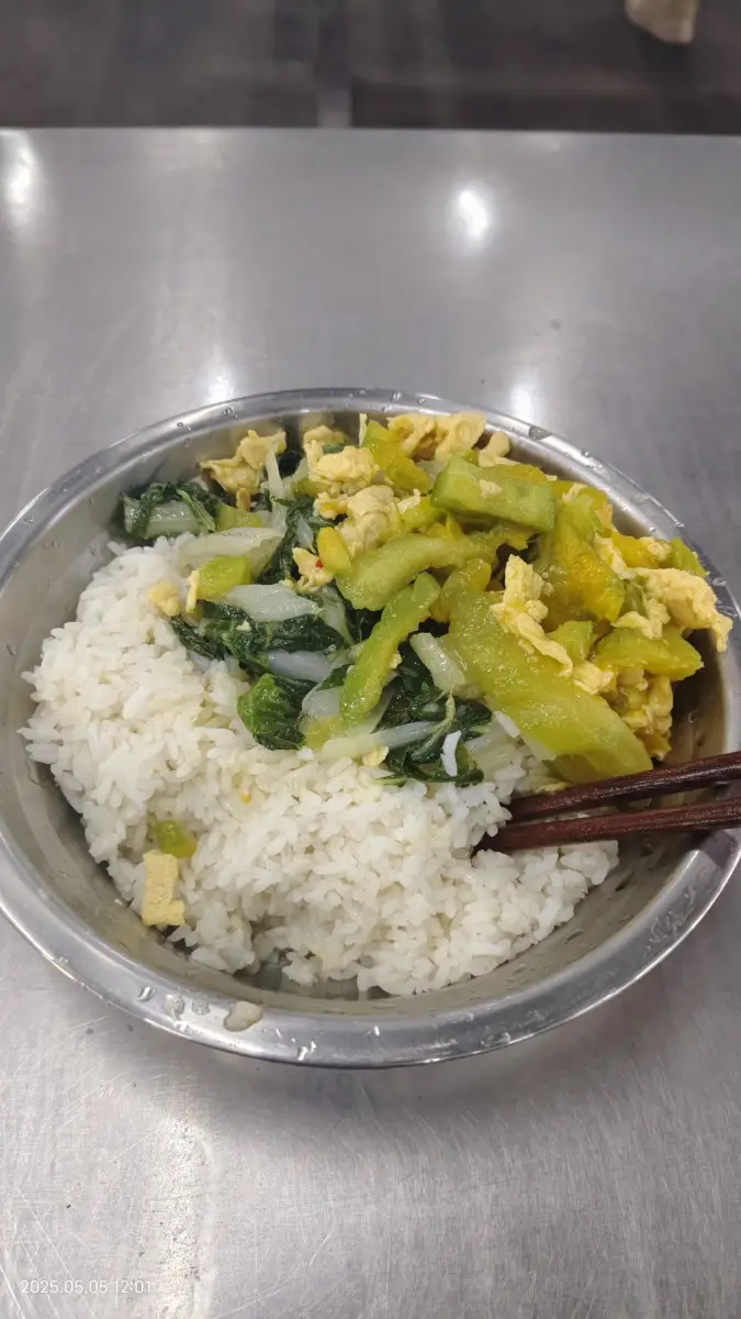 今天的中午饭，不怎么好，又要吊着一口气上班了。-神人佛-善无痕蛇无泪
